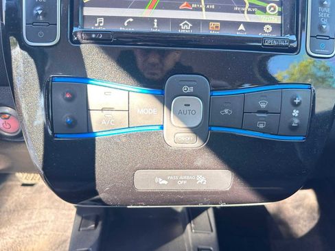 Used 2017 Nissan Leaf SV image 16