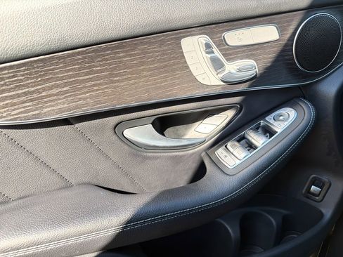 Used 2022 Mercedes-Benz GLC 300 4MATIC w/ AMG Line image 35