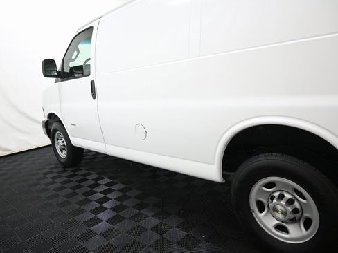 Used 2021 Chevrolet Express 2500 image 14