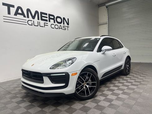 Used 2025 Porsche Macan image 2