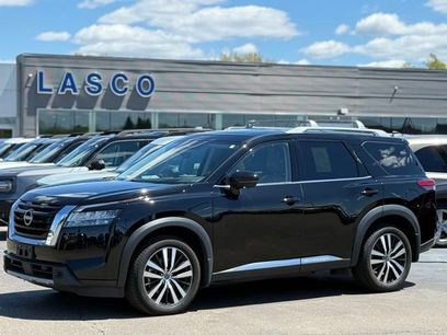 Used 2023 Nissan Pathfinder Platinum w/ Cargo Package