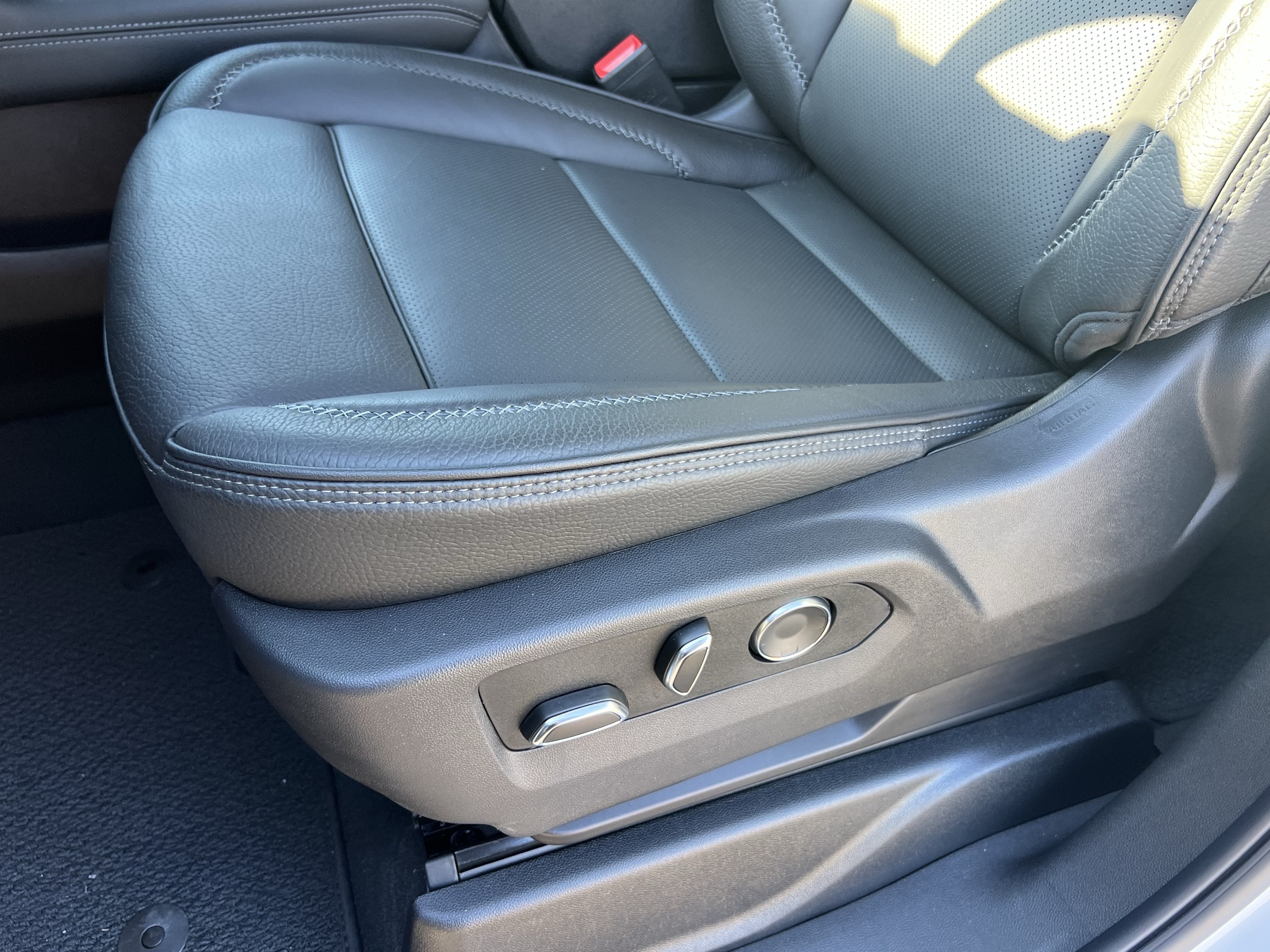 Used 2026 GMC Yukon Denali w/ Sun & Power Step Package AWD/4WD image 17