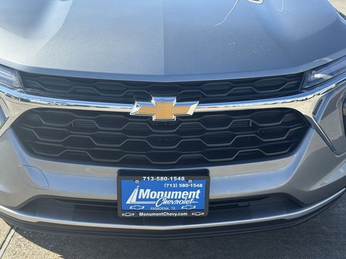 New 2026 Chevrolet Trax LT w/ Sunroof Package image 4