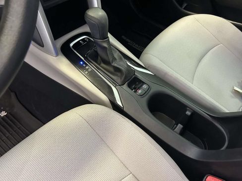 Used 2025 Toyota Corolla Cross L FWD image 19