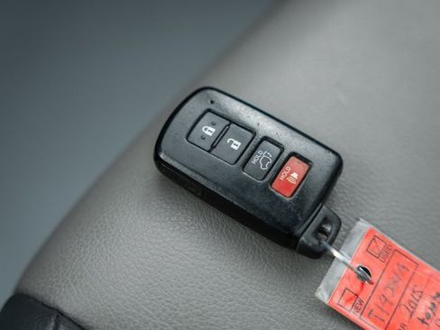 Used 2015 Toyota RAV4 Limited image 45