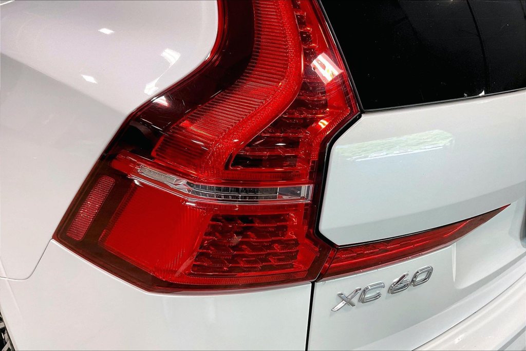 Certified 2023 Volvo XC60 B5 Plus w/ Climate Package AWD/4WD image 24