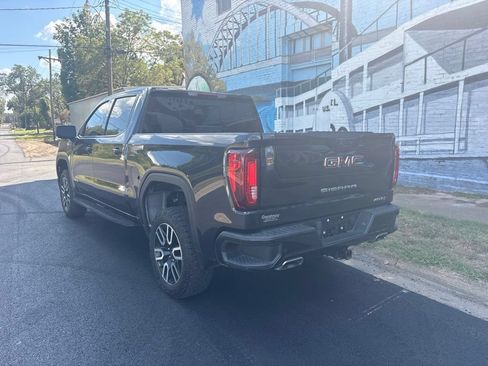 Used 2023 GMC Sierra 1500 AT4 w/ AT4 Premium Package AWD/4WD image 4