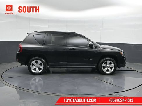 Used 2017 Jeep Compass Sport w/ Power Value Group FWD image 3