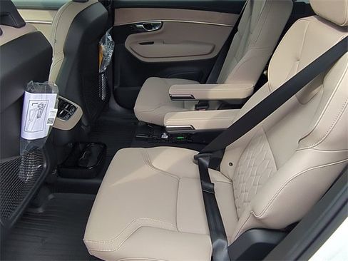 New 2026 Volvo XC90 B6 Plus image 17