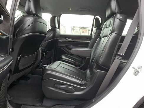 Used 2023 Jeep Grand Cherokee L Limited w/ Black Appearance Package AWD/4WD image 13