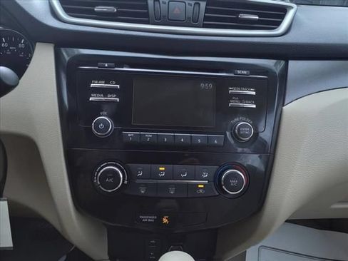 Used 2015 Nissan Rogue SV FWD image 14