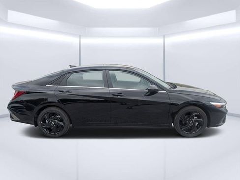 New 2026 Hyundai Elantra SEL Sport Premium FWD image 2