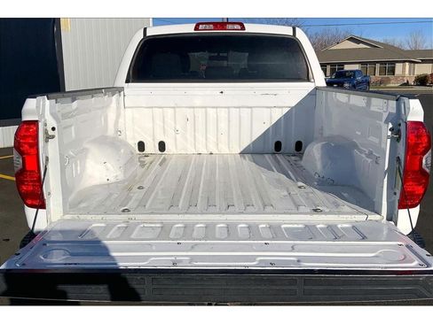 Used 2017 Toyota Tundra SR5 image 11