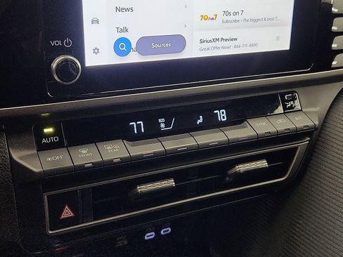 Used 2025 Toyota Camry SE w/ Convenience Package image 19