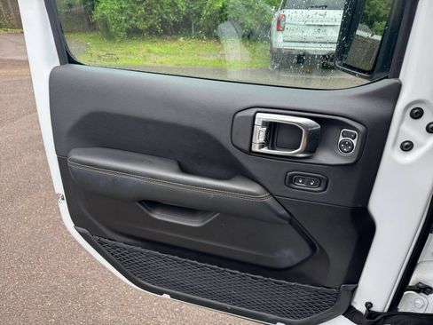 Used 2025 Jeep Wrangler Unlimited Sahara AWD/4WD image 18