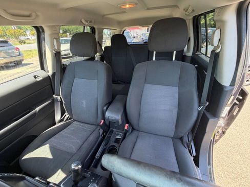 Used 2014 Jeep Patriot Latitude AWD/4WD image 79