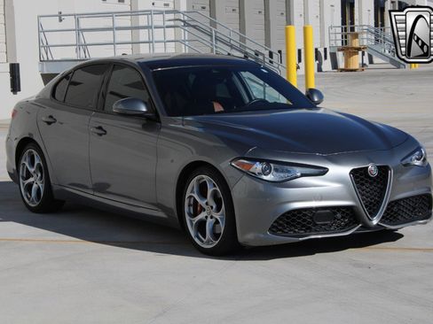 Used 2020 Alfa Romeo Giulia Ti Sport image 5