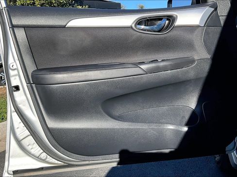 Used 2018 Nissan Sentra S image 22