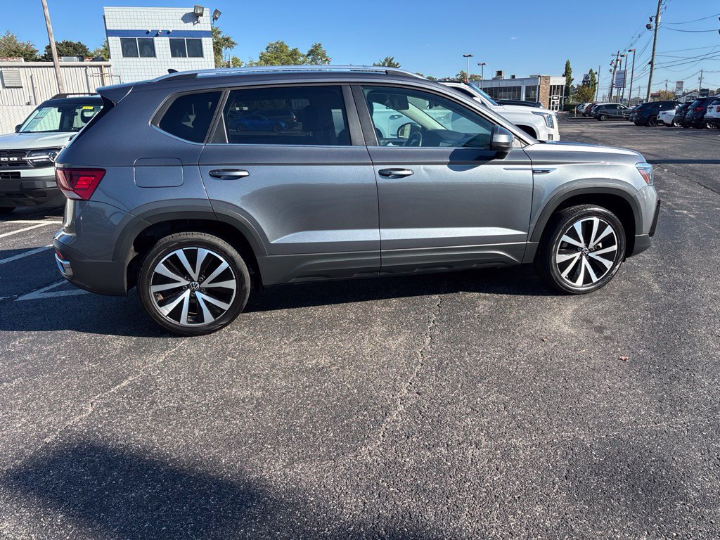 Used 2023 Volkswagen Taos SE FWD image 8