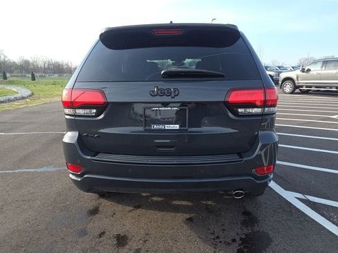 Used 2018 Jeep Grand Cherokee Altitude image 10