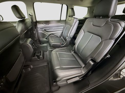 Used 2022 Jeep Grand Cherokee L Limited w/ Luxury Tech Group II image 24