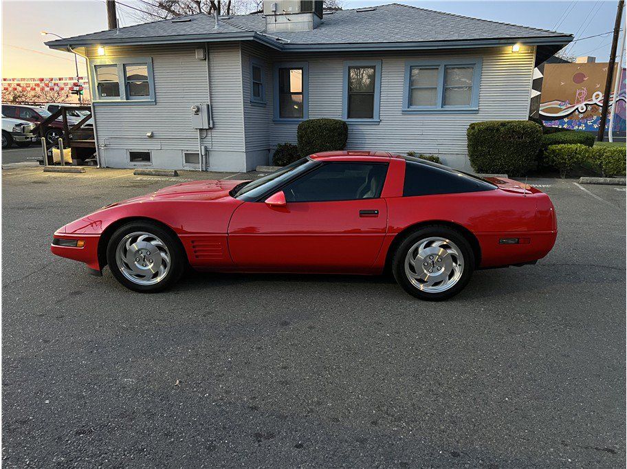 Used 1994 Chevrolet Corvette Coupe RWD image 4