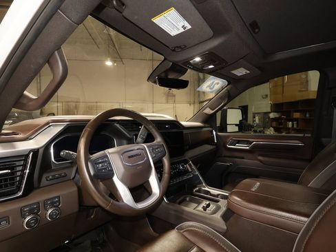 Used 2024 GMC Sierra 2500 Denali w/ Denali Reserve Package image 9