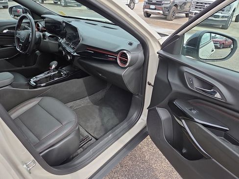 Used 2026 Chevrolet Trax RS w/ Sunroof Package FWD image 12