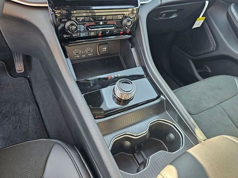 New 2025 Jeep Grand Cherokee L Altitude image 22