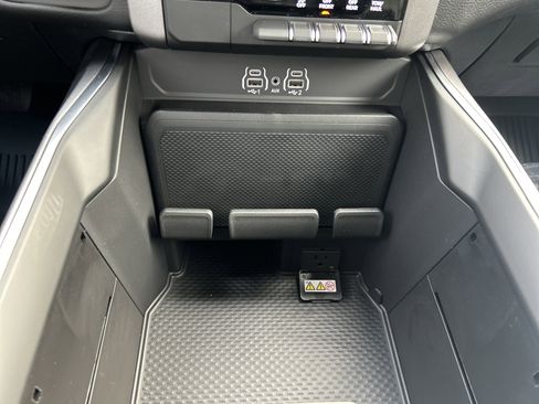 New 2026 RAM 1500 4x4 Crew Cab image 24