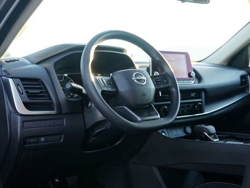 Used 2025 Nissan Rogue S image 11