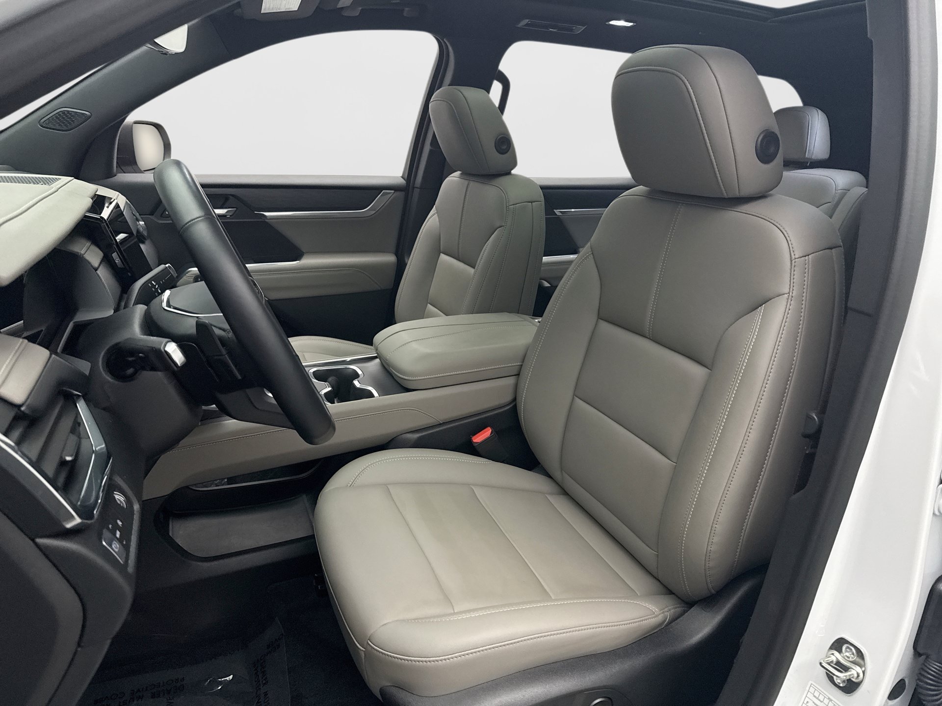 Used 2026 GMC Acadia Elevation w/ Elevation Premium Package FWD image 11