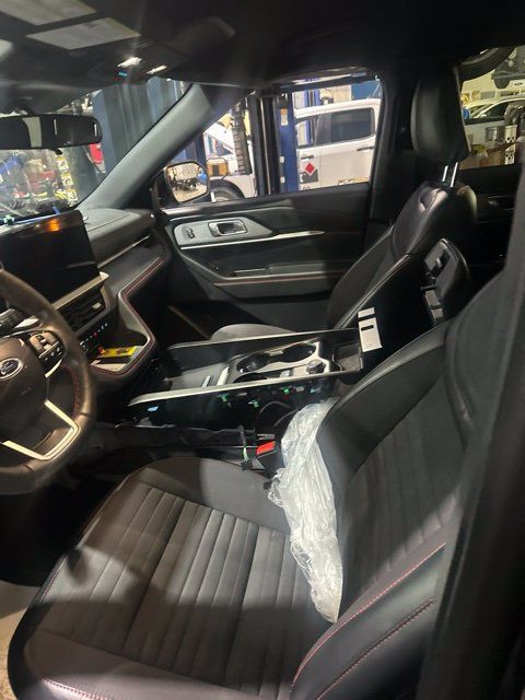 Used 2025 Ford Explorer ST-Line RWD image 5