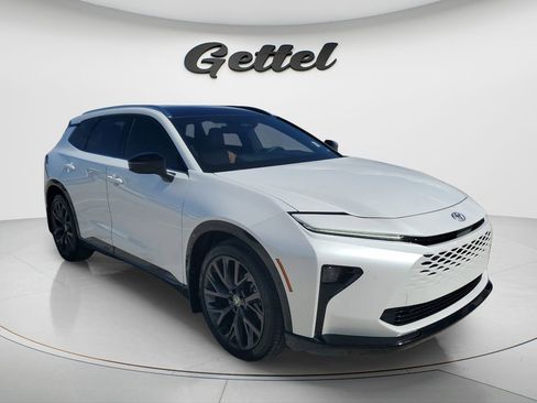 Certified 2025 Toyota Crown Signia w/ Advanced Technology Package image 11