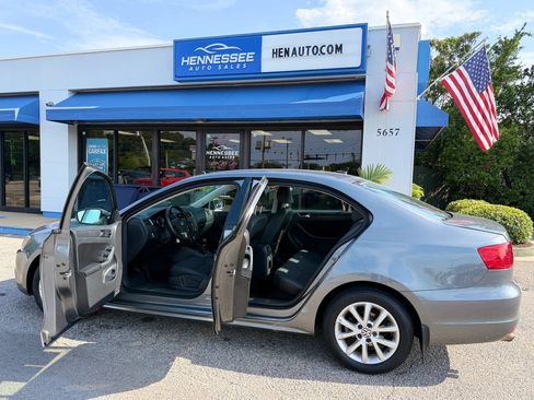 Used 2012 Volkswagen Jetta SE FWD image 17