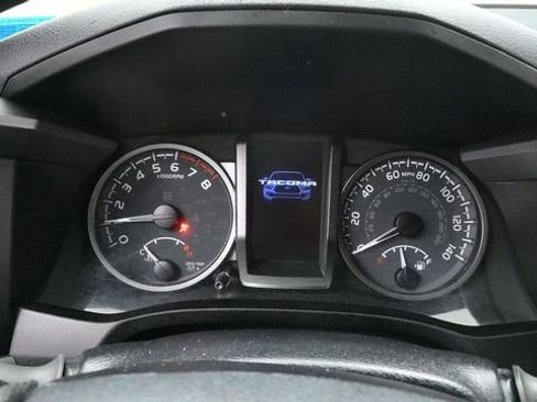 Used 2020 Toyota Tacoma TRD Off-Road w/ Technology Package AWD/4WD image 18