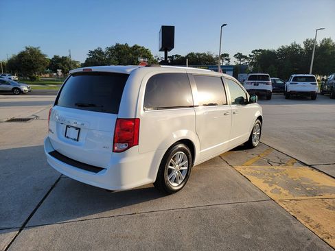 Used 2020 Dodge Grand Caravan SXT FWD image 5