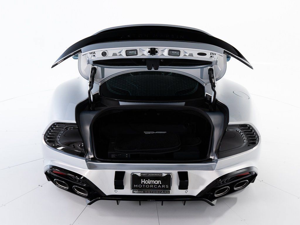 Used 2025 Aston Martin Vanquish RWD image 37
