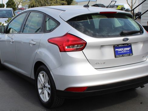 Used 2018 Ford Focus SE FWD image 4