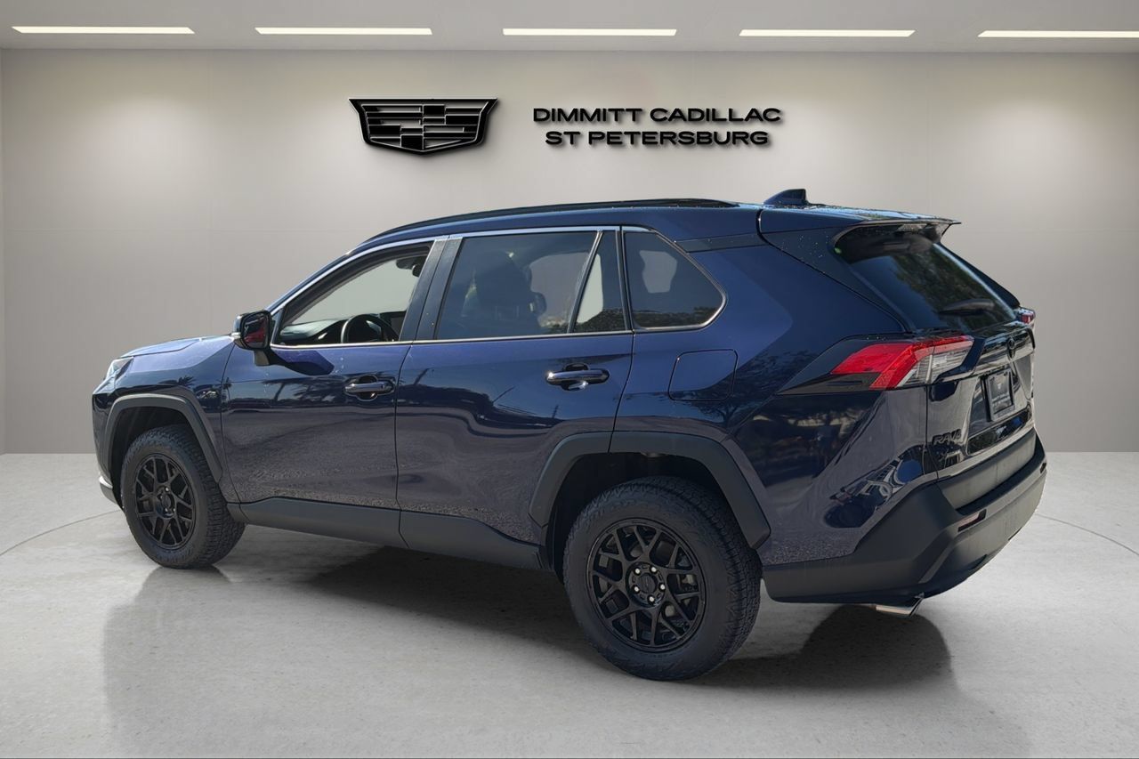 Used 2021 Toyota RAV4 XLE FWD image 3