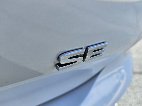 Used 2024 Mitsubishi Outlander SE image 11