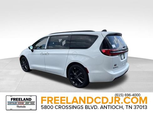 New 2026 Chrysler Pacifica Limited w/ S Appearance Package image 4