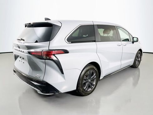 Used 2024 Toyota Sienna XSE AWD/4WD image 7
