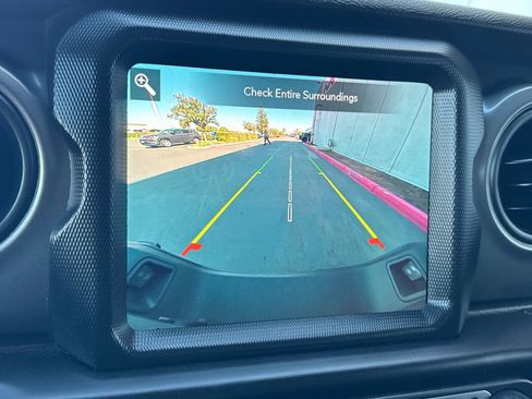 Used 2022 Jeep Gladiator Sport image 20