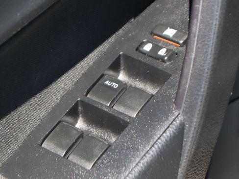 Used 2019 Toyota Corolla LE w/ Carpet Mat Package (TMS) FWD image 17