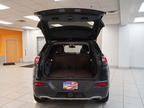 Used 2015 Jeep Cherokee Limited w/ Luxury Group AWD/4WD image 9