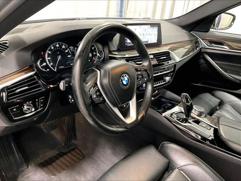 Used 2018 BMW 530i xDrive w/ Premium Package image 8