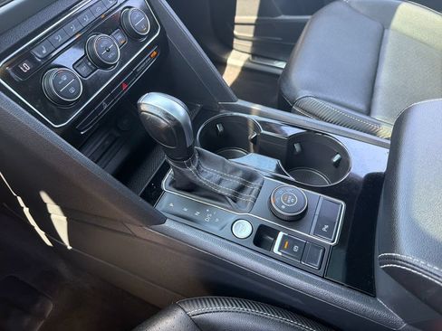 Certified 2023 Volkswagen Atlas Cross Sport SE w/ Panoramic Sunroof Package AWD/4WD image 16