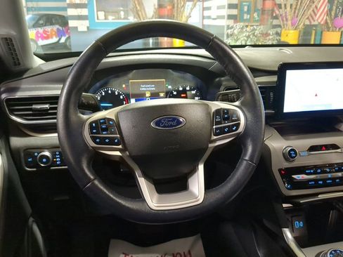 Used 2023 Ford Explorer XLT w/ Equipment Group 202A AWD/4WD image 2