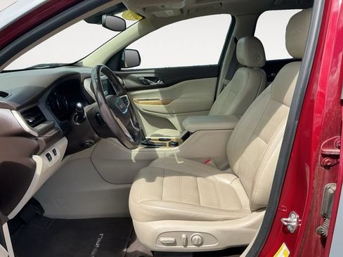 Used 2019 GMC Acadia Denali w/ Technology Package FWD image 9